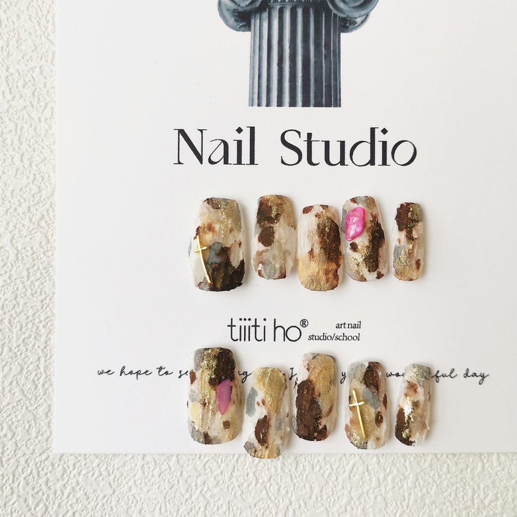 Artistic press-on nails with a gold and brown marble design, displayed on a white card from EasyPressOn.com :Tiiti Ho Nail Studio.